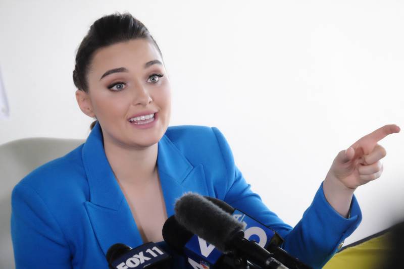 Beauty queen calls for help in Russia onslaught on Ukraine