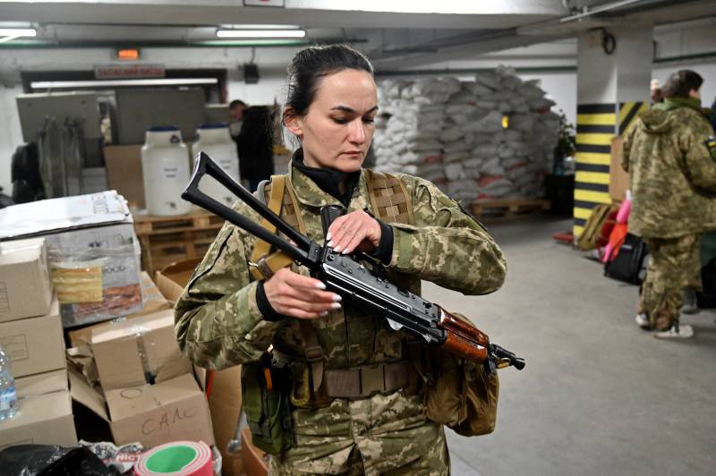 'Heroic spirits': Women rush to Ukraine's defence