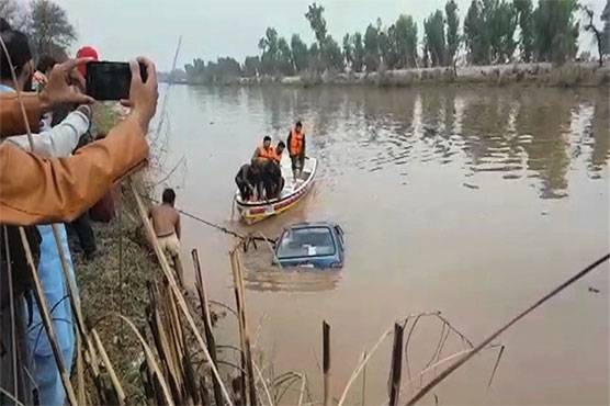 Seven killed as car plunges into canal