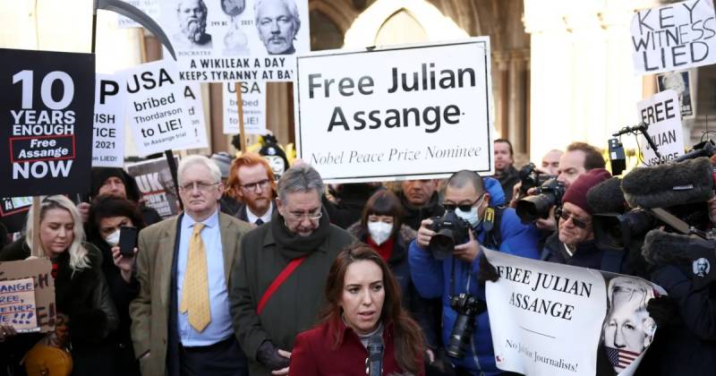 Assange fiancee calls on UK to 'end political case' after appeal denied