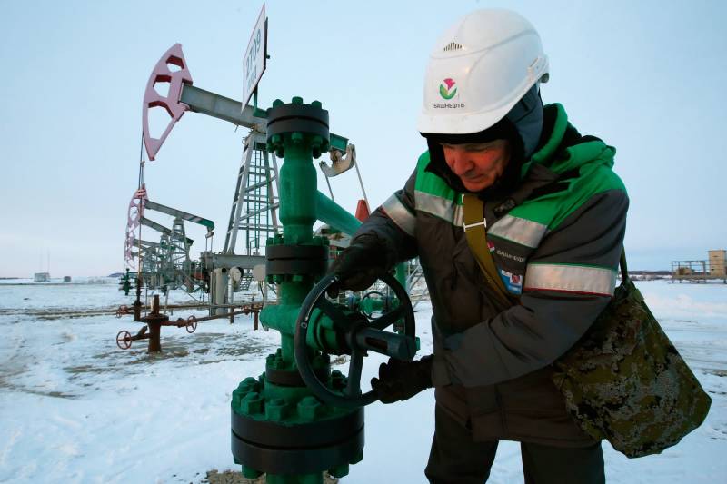 Oil surges back up on Russia tensions