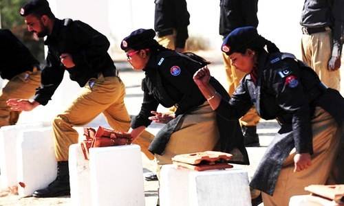 Two women drug peddlers escape from Dadu lock-up
