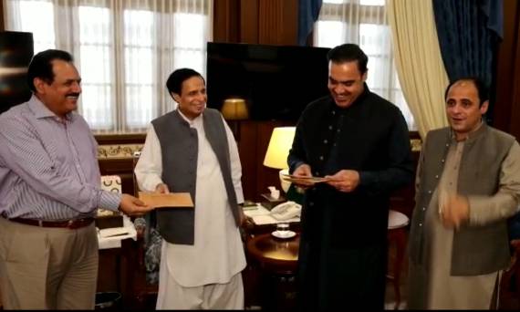 Speaker Pervaiz Elahi distributes promotion letters among promoted PA officers