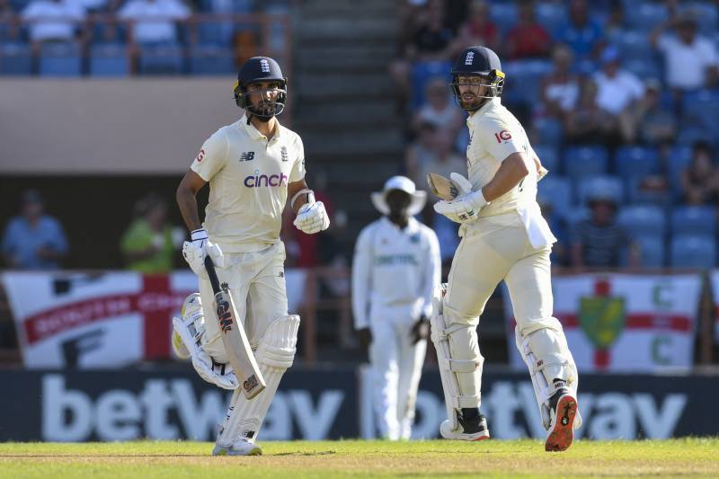Mahmood, Leach rescue England in 3rd Test