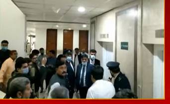 Opposition leaders stuck in NA elevator