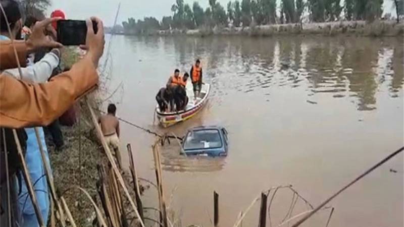 Two drown as car plunges into canal in Naushahro Feroze