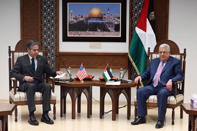 Palestinian president Mahmud Abbas (R) um a meeting with US Secretary of State Antony Blinken in Ramallah. AFP