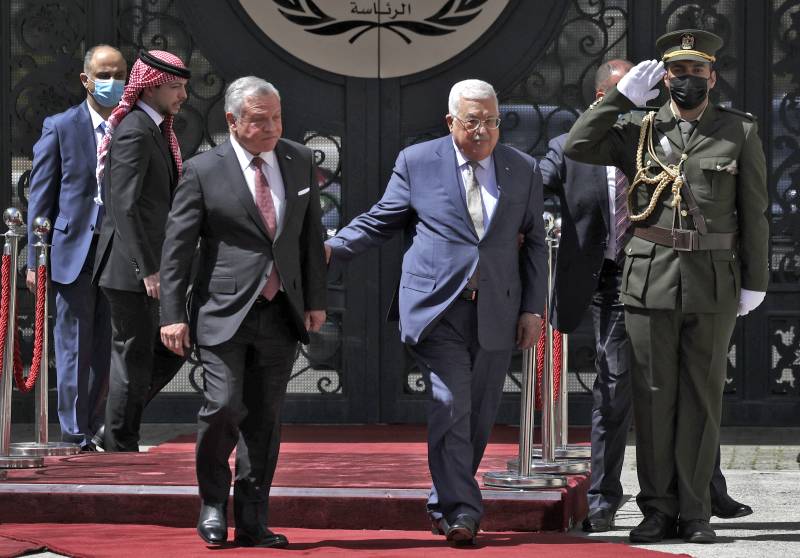 Jordan's king lands in West Bank on rare trip to meet Abbas: official
