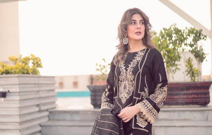 Kubra Khan shares fresh set of shots
