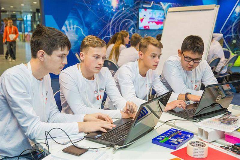 Russia 'postpones' military service for IT specialists