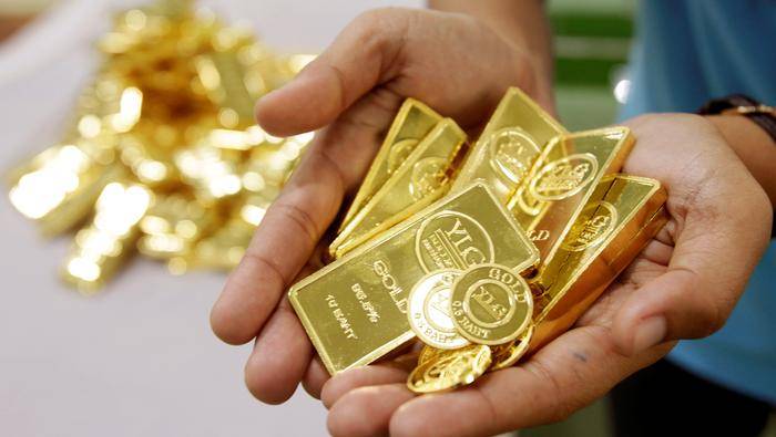 Gold price continues to fly high