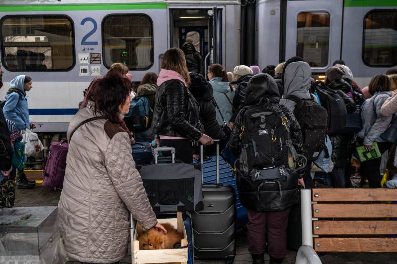 UN says 'tragedy must stop' as 4.1 million Ukrainians flee