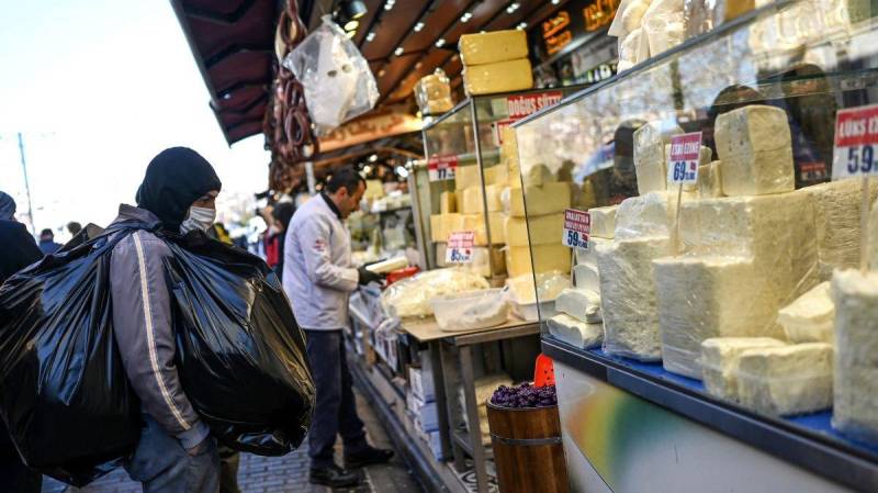 Turkish inflation hits fresh record at 61.1 percent