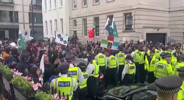 PTI, PML-N supporters stage demos in London  