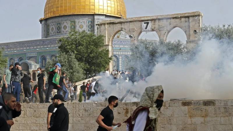 Israel coalition faces new split over Jerusalem violence