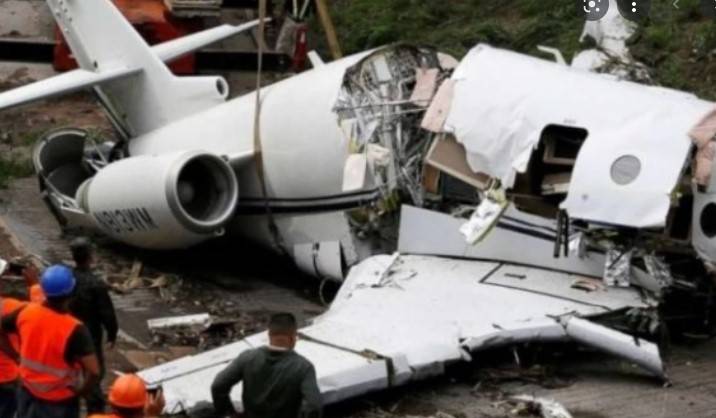 Six dead in Haiti plane crash on street