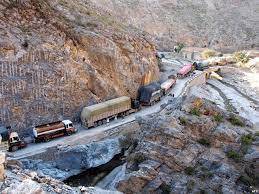 Pakistan shuts Afghan trade route after border attack