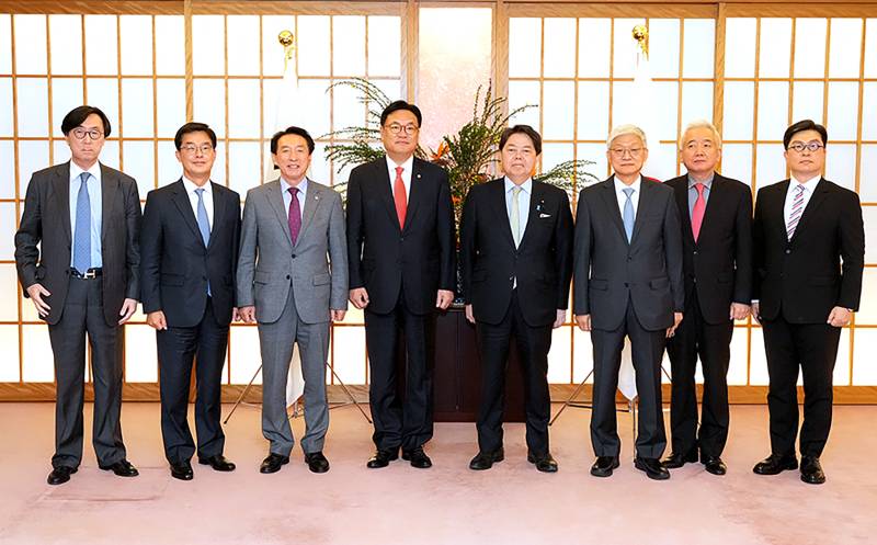 Chung Jin-suk (4th L), deputy speaker of South Korea's National Assembly and the head of a delegation sent by South Korean President-elect Yoon Suk-yeol to Japan, poses for a photo with Japan's Foreign Minister Yoshimasa Hayashi (4th R) during their meeting at the Foreign Ministry in Tokyo. AFP