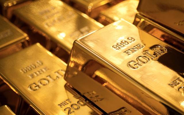 Gold price dips slightly