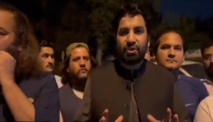 ‘Supporters’ of Shahzain Bugti attack Qasim Suri in Islamabad