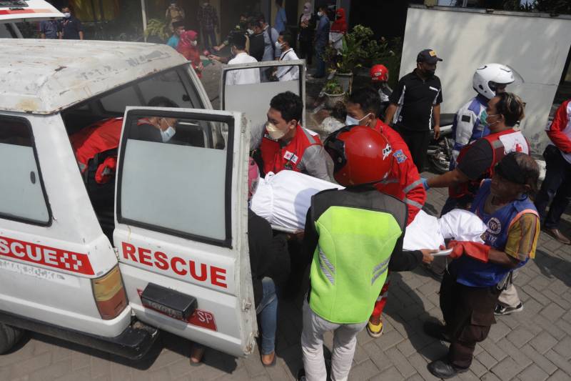Indonesia tourist bus crash kills 14