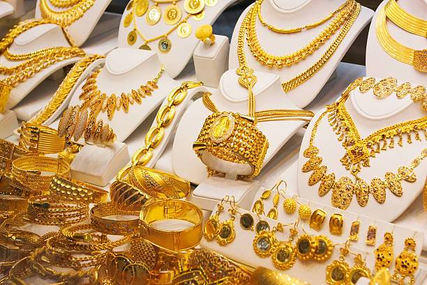 Gold price continues to lose shine