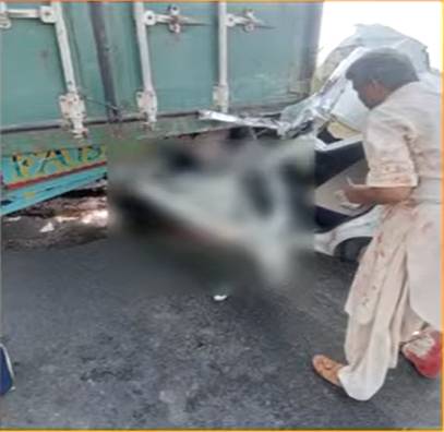 Two die as car rams into trailer near Uch Sharif
