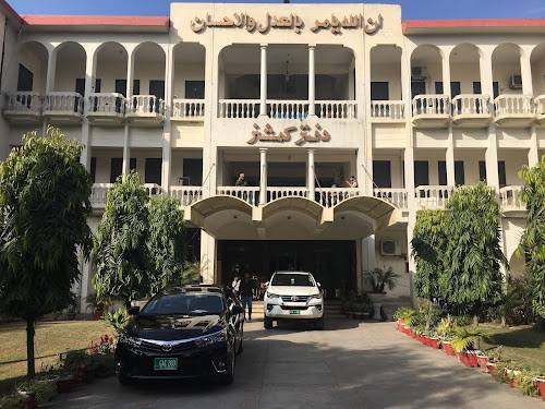 Two PML-N MPAs lock horns over Patwari in Gujranwala
