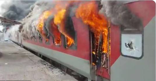 Anti-govt protests in India turn deadly