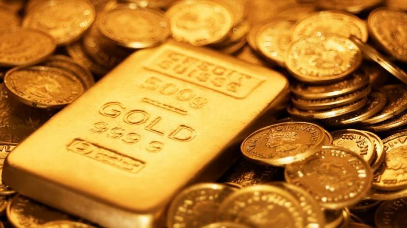 Gold price declines slightly in Pakistan