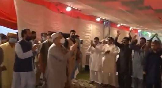 Zardari hosts dinner in honour of winners of LB polls