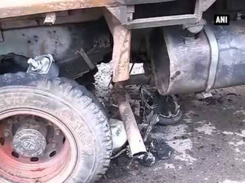 wo young men were killed when a dumper hit their motorcycle in Narowal