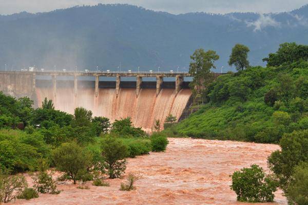 Flood alert issued, spillways of Rawal Dam opened 