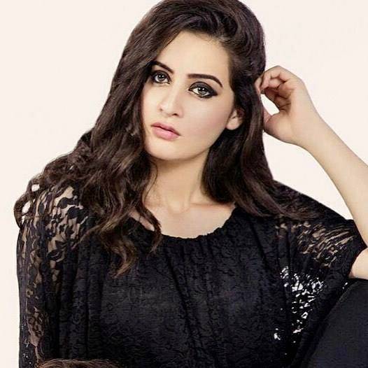 Aiman Khan trolled for wearing unhemmed trouser