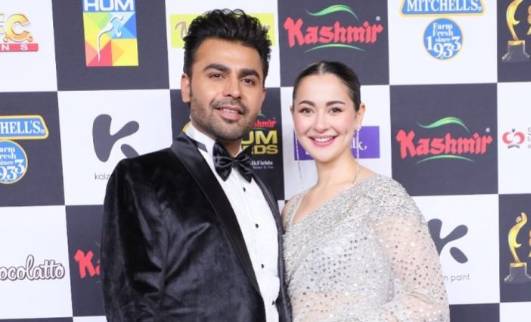 Fans cheer for Hania Amir, Farhan Saeed at HUM Awards