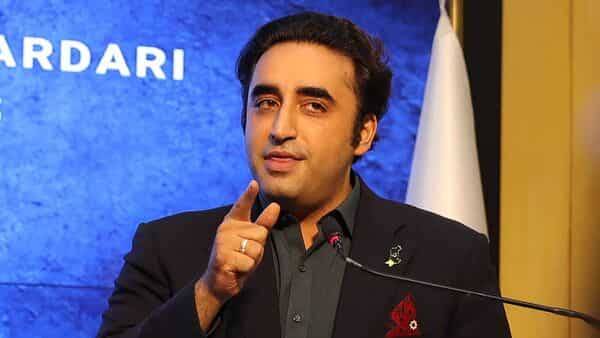 Bilawal returns to Karachi from Germany, calls on Zardari