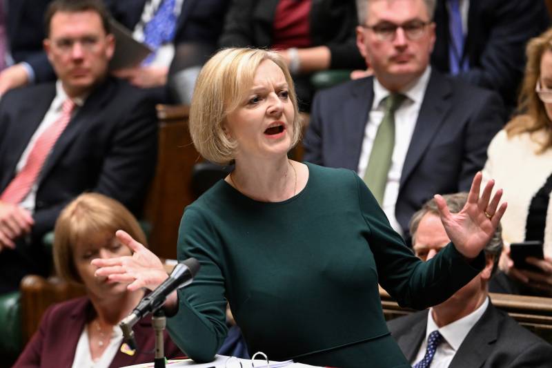 UK PM faces fresh political woes after difficult MPs meeting