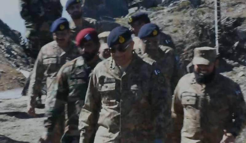 COAS Bajwa visits front line at LOC