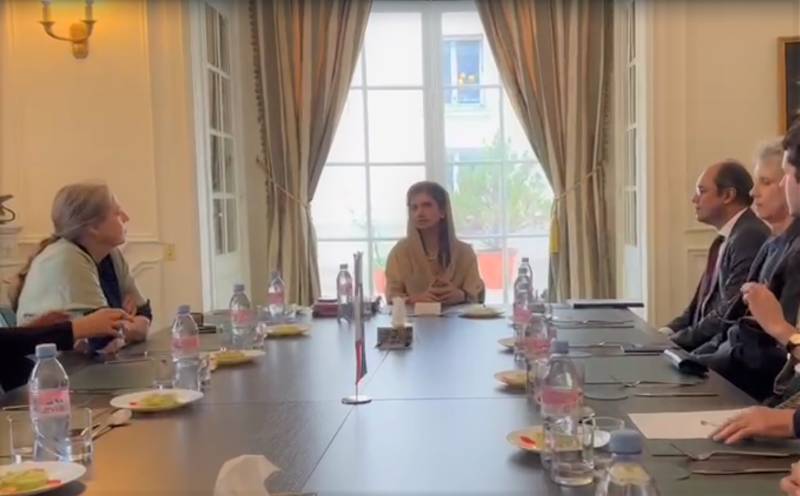 Hina meets key French figures in Paris 