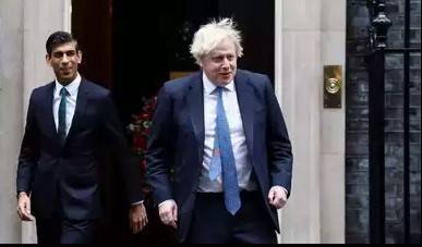 UK's Johnson, Sunak meet amid private battle for Tory leadership