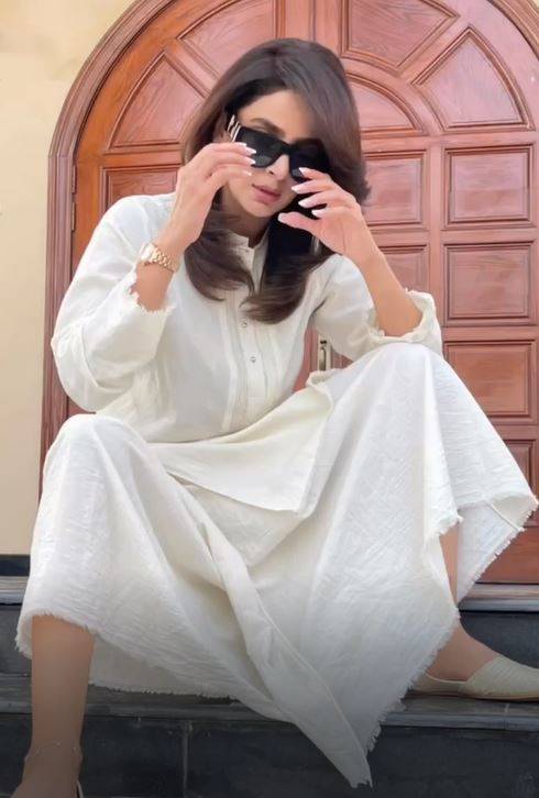 Saba Qamar’s video in Dhoti goes viral 