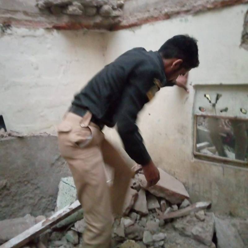 Roof collapse kills two women, one infant in Karachi