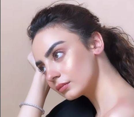 Mehar Bano shares wedding’s throwback photoshoot, pens heartfelt note for hubby