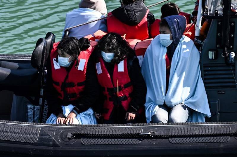 UK vows 'more radical' measures to tackle illegal migration