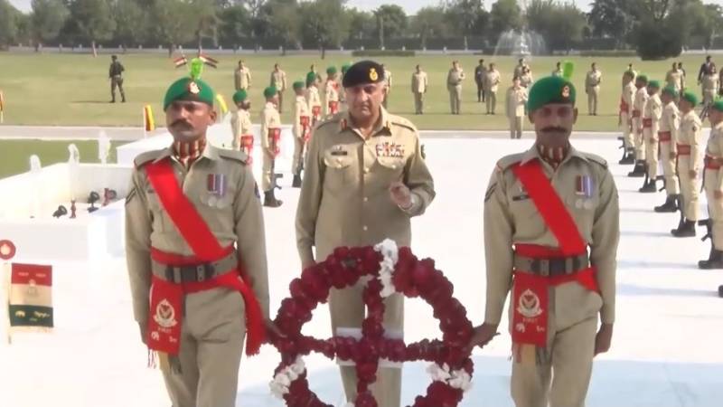 General Bajwa visits Lahore Garrison on farewell tour
