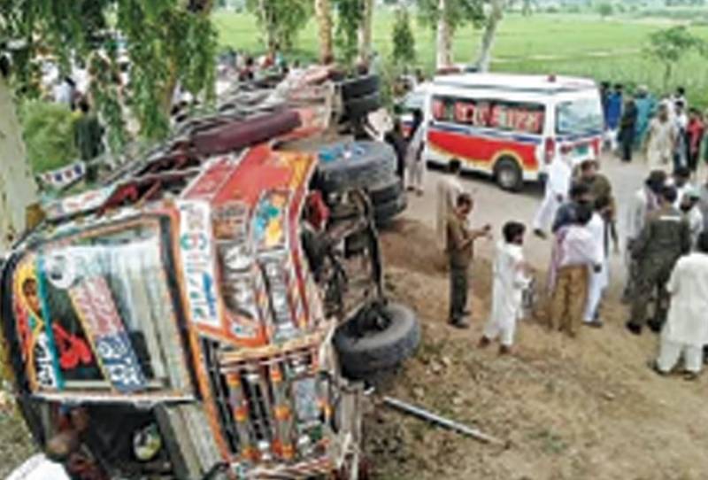 20 injured as Lahore-bound bus overturns