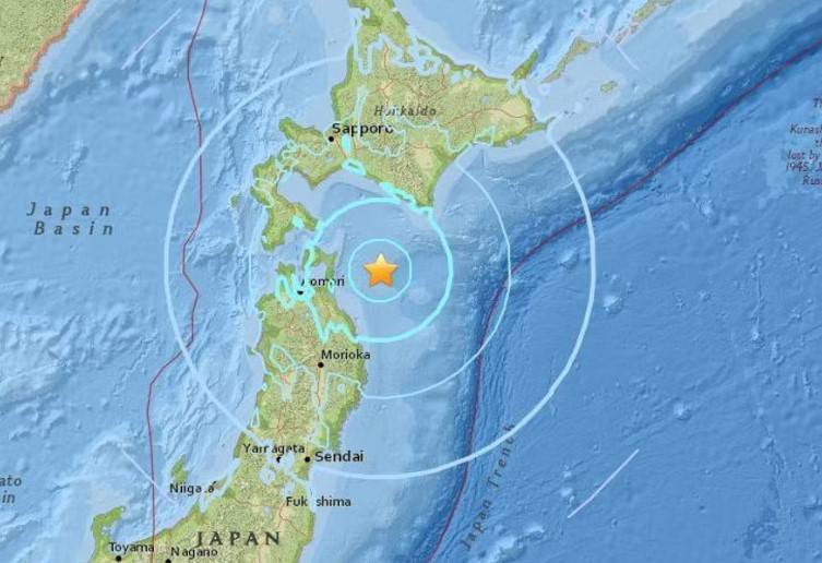 Powerful quake strikes off central Japan