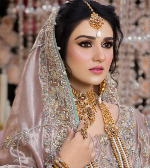 Sarah Khan’s bridal photoshoot redefines beauty and charm