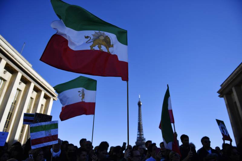 Iran youths rally and workers strike on Students' Day