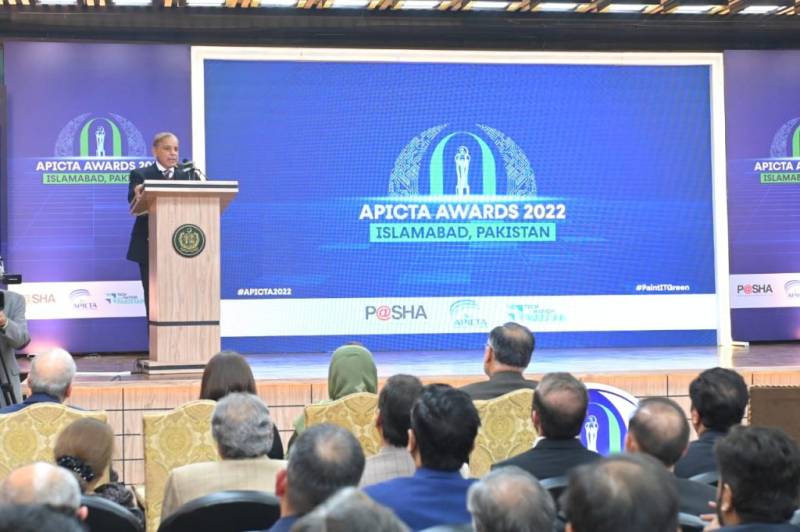 PM invites IT sector stakeholders to tap huge potential of Pakistan